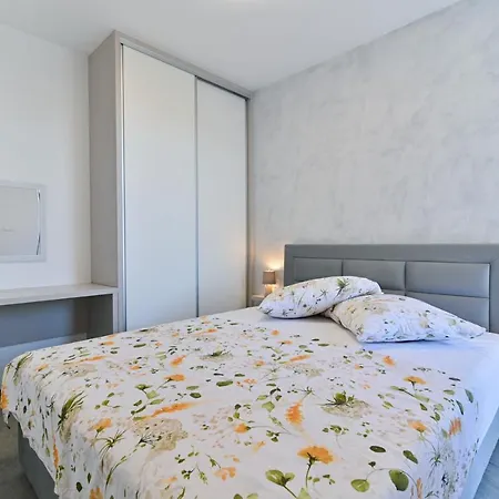 Apartment Megy *